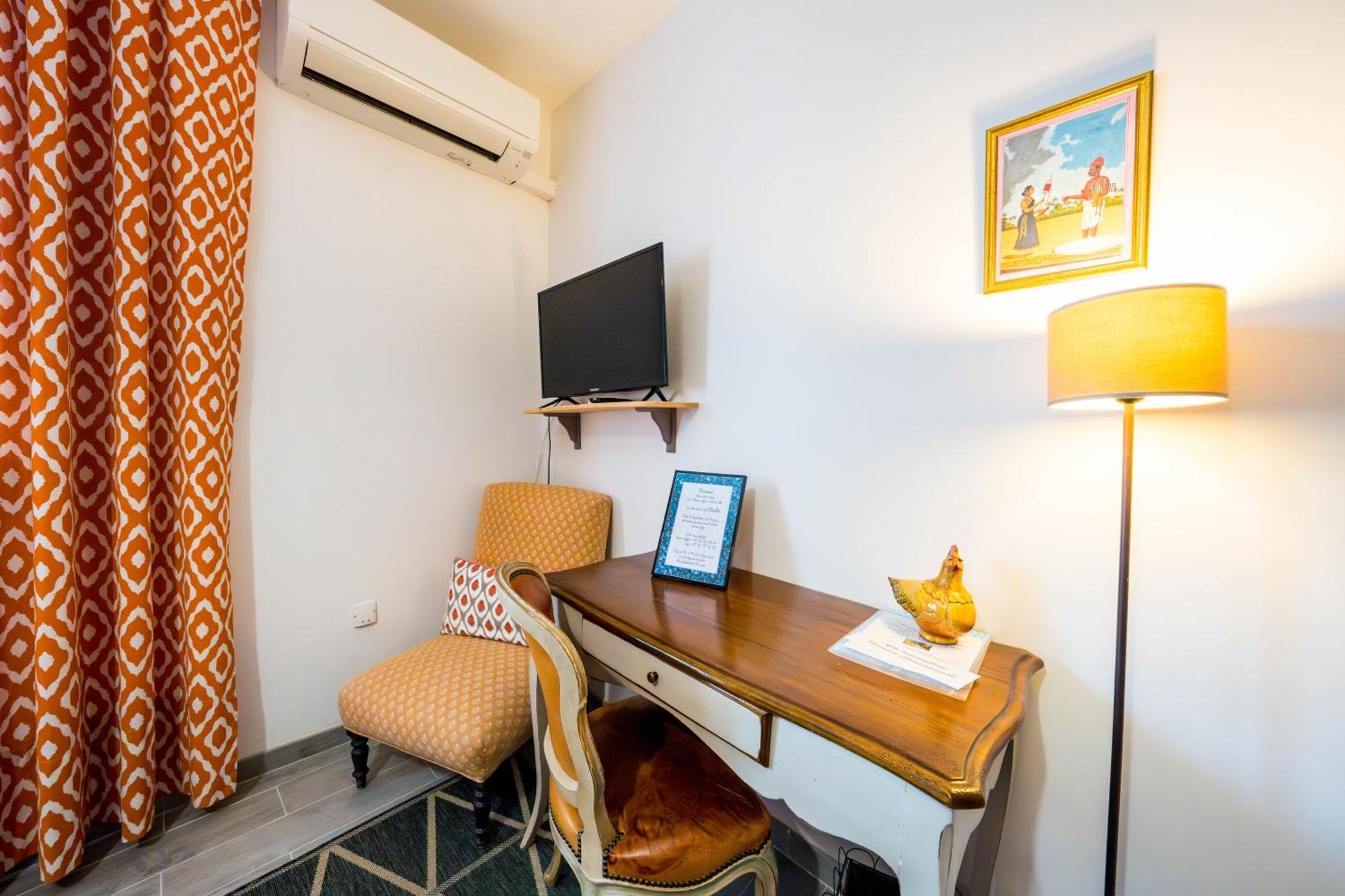 La Maison Jaffran, Suite En Ville พริวาส ภายนอก รูปภาพ